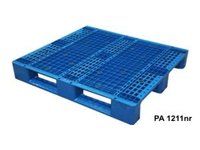 Duże palety plastikowe - zdjęcie
