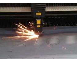 Cięcie, wycinanie laserem blachy, profili rur, kształtowników detali, elementów metalowych ze stali konstrukcyjnej - zdjęcie