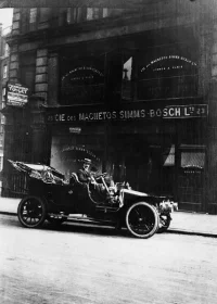 1905: Cie des Magnétos Simms-Bosch, Londyn / Wielka Brytania. Utworzenie pierwszego przedstawicielstwa zagranicznego – Cie des Magnétos Simms-Bosch Ltd. w Londynie – było ważnym wydarzeniem w historii firmy Bosch