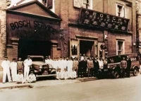 1928: Pracownicy przedstawicielstwa Bosch C. Illies & Co. w Kobe / Japonia