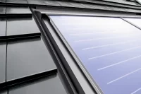 Dział Techniki Grzewczej poszerza paletę urządzeń ekologicznych wykorzystujących energię słoneczną i geotermię. Na zdjęciu kolektory słoneczne marki Junkers Bosch
