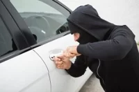 Utrudnij życie złodziejowi — radiowe namierzanie skradzionych pojazdów