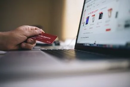 Płatności on-line – czy wyprą całkowicie standardowe metody płatności?