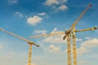 Proces budowy i zalety budowy hal stalowych