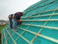 Membrany wysokoparoprzepuszczalne – znaczenie dla właściwego funkcjonowania dachu