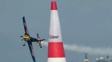 Elektror prowadzi do mety na Red Bull AIR RACE!