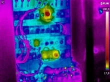Zdjęcie nr 1 Termogram nr 1 - obraz ogółu w podczerwieni, termowizja, Pomiary termowizyjne instalacji/urządzeń elektrycznych na przykładzie diagnostyki rozdzielnic niskiego napięcia, ZESTAWIENIE TERMOGRAMÓW ROZDZIELNICY