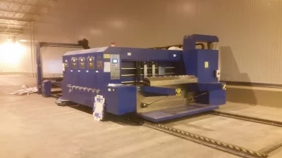 Instalacja maszyny do druku fleksograficznego na tekturze falistej, typ ZYKM II, w formacie 1600 x 2400 mm