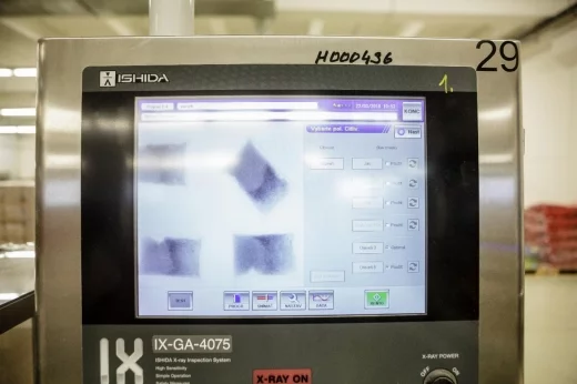 Ishida IX-GA-4075. Rzut na ekran układu sterowniczego. Faza detekcji z podglądem produktu.
