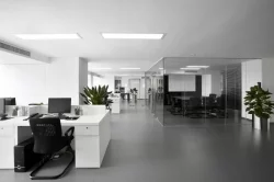 Oświetlenie nowoczesnych przestrzeni biurowych – dlaczego warto postawić na technologię LED?