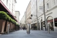 Woonerf - miejsce, w którym ruch pieszy i kołowy może ze sobą harmonijnie współistnieć, Salzburg, Austria