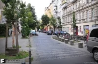 Woonerf - miejsce, w którym ruch pieszy i kołowy może ze sobą harmonijnie współistnieć, Berlin