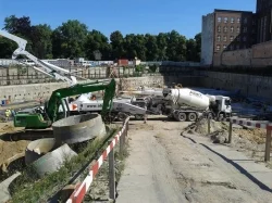 Na budowie OVO Wrocław trwa betonowanie i zbrojenie