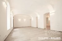 Deski z serii Chapel Minster w kolorze Bleached White. Fot  Thurn&Bauer Immobiliengruppe