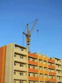 Budownictwo mieszkaniowe i chemia budowlana na plusie