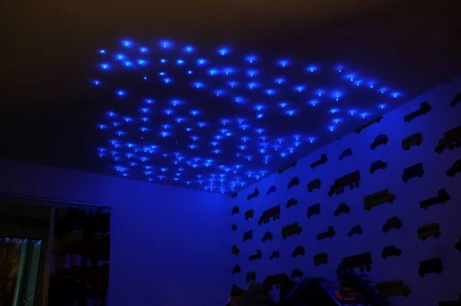 Jak dobrać nastrojowe oświetlenie w sypialni nad łóżkiem?