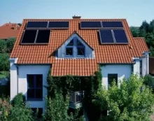 Zabudowa kolektorów linii Schüco Standard na dach skośny