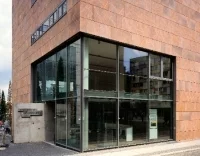 Strefa wejściowa wykonana w systemie okienno – fasadowym Fot. Schüco