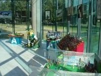 Dziecięce dzieła sztuki w PKOL - Wystawa prac z ogólnopolskiego konkursu ''Kolorowe Boiska… czyli Szkolna Pierwsza  Śnieżka