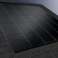System montażu bezramowych modułów fotowoltaicznych w dach skośny Schüco MSE 100, Schüco