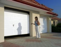 Brama garażowa z napędem OPTIMUM T to gwarancja funkcjonalności i bezpieczeństwa Fot. Wiśniowski