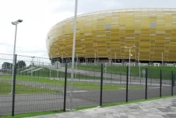 Ogrodzenie zewnętrzne stadionu Gdańsk fot. Legi Polska