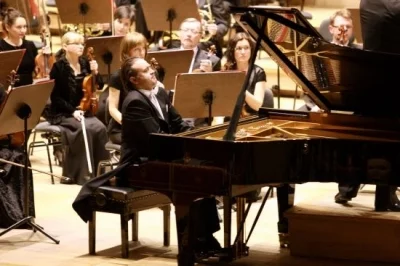 Gwiazdą koncertu z okazji 20-lecia współpracy Górażdży z Filharmonią Opolską był wybitny rosyjski pianista Alexiej Volodin.