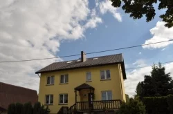 Rodzinny Dom Dziecka Ala w Strzelinie po wymianie pokrycia dachowego na blachodachowke Finnera Ruukki
