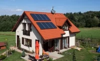 Dom z 8 kolektorami - instalacja solarna dla podgrzewania CWU i wspomagania CO hewalex