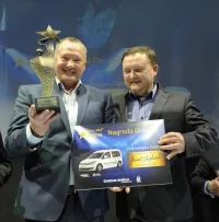 Bogdan Demski ze współpracownikiem_firma Agrodex - zwycięzca konkursu Malarz Roku Dekoral 2013