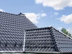 Dachówka Piemont sprawdzi się doskonale podczas remontu dachu jak i w nowym budownictwie Roben