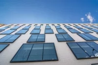 Rozmiary i kształty okien zmieniają się wraz z wysokością budynku, Röben