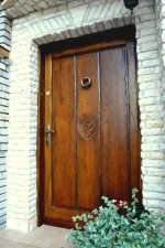 Dębowe drzwi zewnętrzne w stylu country Revia