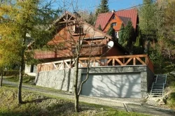 Dom w Szczyrku z gabionami i lokalnym piaskowcem Betafence