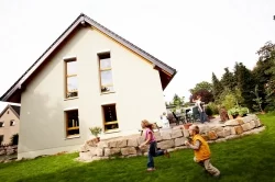 Termomodernizacja domów jednorodzinnych – prosty i skuteczny sposób na poprawę komfortu życia i  realne oszczędności