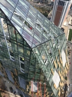 Budynek jak szklana rzeźba – Allianz Tower w Istambule