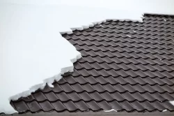 Jak zabezpieczyć dach przed zimą? Praktyczne porady dla właścicieli domów