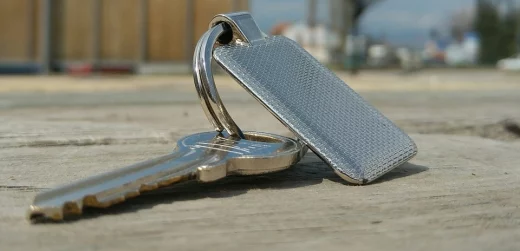 Pogotowie zamkowe to niejednokrotnie jedyne rozwiązanie dla osób, które zatrzasnęły kluczyki w samochodzie lub zgubiły te od swojego mieszkania.