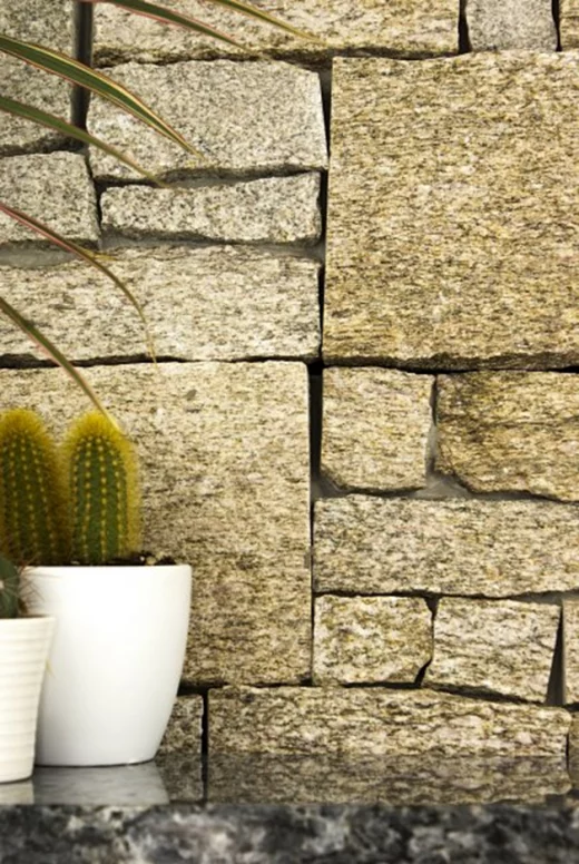Jak położyć kamień naturalny na ścianie?