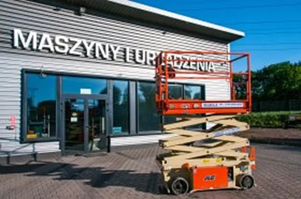 Coraz większe zainteresowanie wynajmem i sprzedażą podnośników nożycowych wśród polskich przedsiębiorców