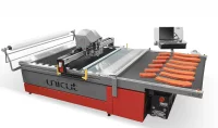 Maszyna UNICUT CC80 służy do automatycznego rozkroju surowca tekstylnego w nakładach wielowarstowych igus