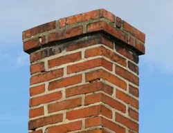 Materiał na budowę domowego komina – cechy dobrej cegły kominowej