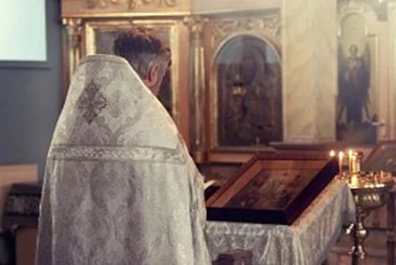 Uroczyste chwile ubrane w najwyższej jakości szaty liturgiczne