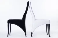 Całkowicie tapicerowane krzesło LUX w czarno-białej kolorystyce pasuje zarówno do wnętrz prywatnych, jak i użyteczności publicznej, Halex