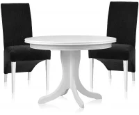 Tapicerowane krzesło PIK – dla odmiany z czarną tapicerką i białymi nogami – tworzy ciekawy duet z białym stołem OSKAR, Halex