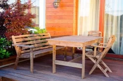 Drewniane meble ogrodowe – jakiego rodzaju konserwacji wymagają?