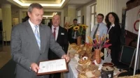 Tadeusz Nalewajk podczas wręczenia dyplomów w konkursie na najlepsze wyroby piekarsko-cukiernicze
