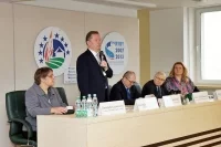 Minister Marek Sawicki oraz główny inspektor jakości handlowej artykułów rolno-spożywczych Stanisław Kowalczyk podczas konferencji bezpieczeństwo i jakość żywności