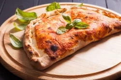 Naokoło pizzy – rodzaje, smaki i techniki przygotowania