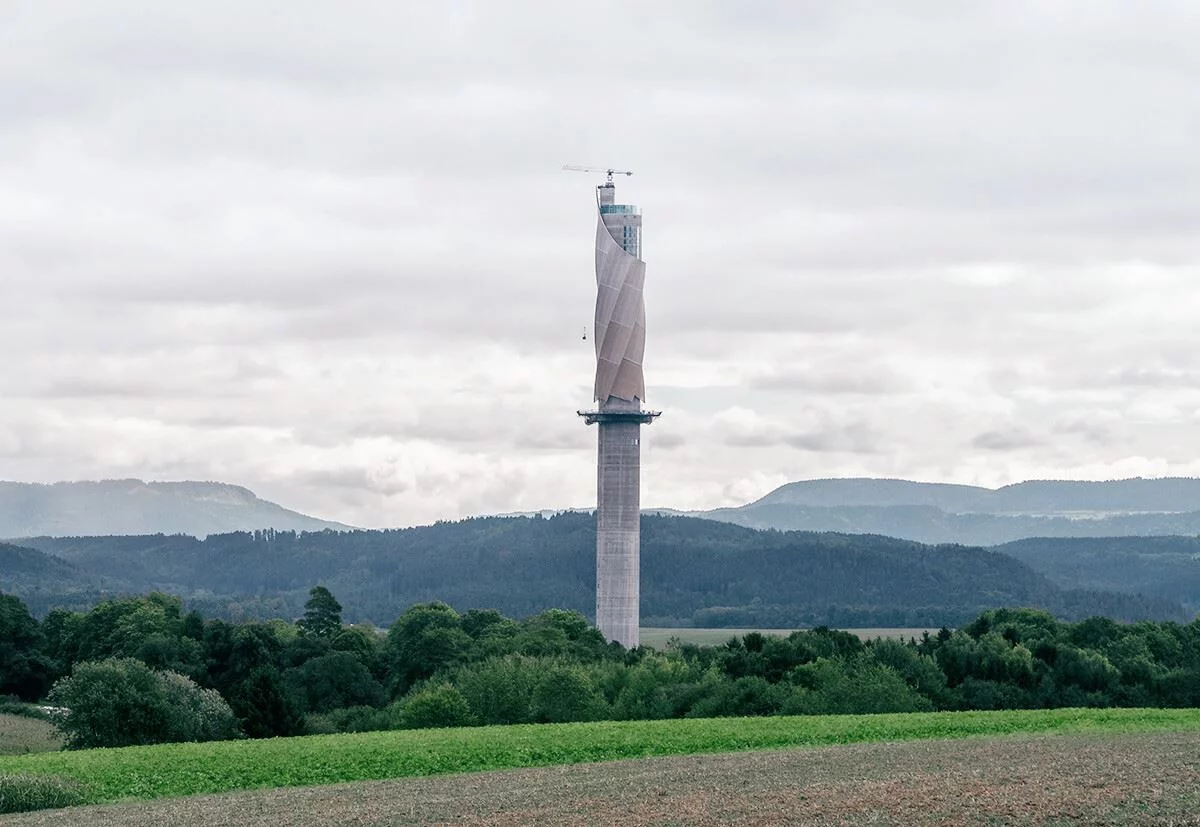 Konstrukcja o wysokości 246 metrów (807 stóp) służy do testowania i certyfikacji nowej technologii wind. Zdjęcie: fischer